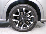 【純正アルミ】純正アルミ装備車です。走りもキビキビ見た目も格好良いです。見た目を重視する方には欲しい装備です!