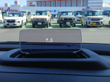 運転席前方のダッシュボードにスピードや必要な情報を表示できるので、視点移動が少なくなり安全運転のサポートをしてくれます☆