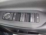 運転席からも操作可能な全席パワーウィンドウが装備されています。