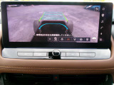 インビジブルフードビュー。目視できないフードで隠れた路面の映像を表示。