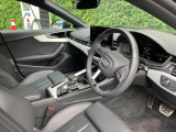 人間工学に基づいて設計されたシートは車のもっているドライビングフィールを存分にドライバーに伝えてくれるクオリティの高い仕上がりとなっています。