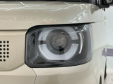 LEDヘッドライトは、点灯の瞬間から最大光量を発揮し、突然暗くなるトンネルなどでの安定感を高めます。