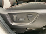 運転する時はドライビングポジションが気になりますよね。パワーシートで座席位置の微調整もしっかりできます。高級感がある装備としても人気があります。