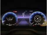 とっても見やすいメーターです。夜間時はラグジュアリーな気分にさせてくれる照明が魅力ですので、夜のドライブも楽しみになりますよ♪