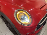 弊社在庫車両はすべて、入庫段階での客観的且つ厳正な車両チェック(第3者機関日本査定協会による査定)を実施しております。メーター改ざん車、修復歴車などは一切ございませんので、どうぞご安心くださいませ。