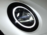 進行方向を自動で照らすアダプティブLEDヘッドライト!