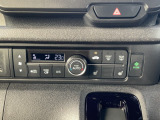 オートエアコン、シートヒーター付きでいつでも車内快適☆