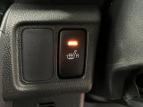 【運転席シートヒーター装備】 座面と背面を温め、寒い日のドライブを快適にします。
