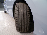 【純正アルミ】純正アルミ装備車です。走りもキビキビ見た目も格好良いです。見た目を重視する方には欲しい装備です!