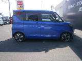 スライドドアで小さいお子様や、ご年配のかたも簡単にスライドドアが開閉できます。また、タクシー感覚で、乗降時にお楽しみいただけます。