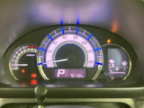 視認性の高いメーターで、車の状態をひと目で確認できます。正確な情報表示で、安全運転をサポートします。