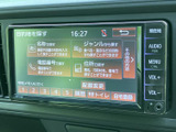 画面には目的地検索の項目が表示され、名称や住所、電話番号などから探せる案内が確認できます。画面周囲に操作ボタンがまとまり、目的に合わせて項目を選びやすい構成です。
