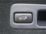 後ろが狭くてもサッと積める。途中で止められる安心のバックドア。後ろの駐車スペースが狭い時に重宝しますよ♪