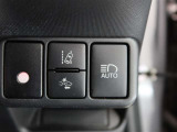 オートマチックハイビームとは、先行車や対向車のライトを認識し、ハイビームとロービームを自動で切り替える機能です。夜道の視界を確保します。詳細は販売店スタッフまでおたずねください。
