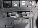 ETC車載器は、ビルトインタイプですっきり収納され、見た目も使い勝手も満足のアイテムです。
