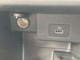 充電用USBコネクタとソケットです。