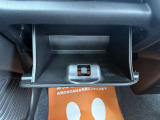 車検証はここのグローブボックスへしまえば無くすことはありません!