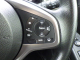 Hondaセンシングの機能のひとつ、アダプティブクルーズコントロール付!アクセルから足を離しても設定したスピードと前車との車間を保ち走行してくれます!車線維持もアシスト☆高速道路で疲労軽減ですね☆