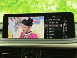 テレビ番組を画面で楽しめる装備を備えています。停車中の休憩時間にニュースや番組を視聴でき、チャンネル一覧も表示されるため選びやすく、車内で過ごすひとときを便利に彩ります。