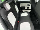コンパクトボディでも各所にこらした工夫で、退屈させない空間に仕上がっています。
