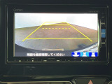 【リアワイドカメラ】3種類の表示で、後方確認をサポートします。『ノーマル画像』『広角180度画像』『真上からの見下ろし画像』をワンタッチで選べます。