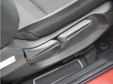 ◆シートハイトアジャスター◆運転席を上下に高さ調節ができます!運転ポジションを体格に合わせてシート調整できます。