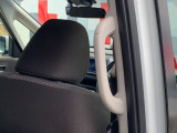 シートバックテーブルです!お出かけの際にお弁当やお飲み物を車内でもお楽しみいただけます。ドライブスルーとの相性も良いかもしれませんね!後部座席に乗られる方にもおもてなしの出来る車です