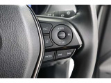 レーダークルーズコントロール(全車速追従機能付)付きです。車速に応じて追従支援してくれるので、ロングドライブも快適です。詳細は販売店スタッフまでおたずねください。