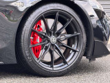 brembo製・大径4ポッド対向ブレーキキャリパー(2025年モデル)・GRロゴ入りレッドキャリパー。