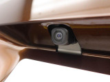 後退時に車両の後ろ側をモニター画面に表示します。車庫入れなどでバックする際に後方確認ができて便利です。車庫入れが苦手な人もこれで安心。