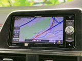 目的地までのルートを鮮明に表示。ドライバーの運転をサポートするナビゲーションシステムが、快適なドライブを演出します。