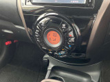オートエアコンが装備されております。
