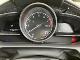 速度や燃料残量など、運転に必要な情報がひと目で確認しやすい配置です。表示を把握しながら走行できるため、日常の移動でも状況を確認しやすく安心です。