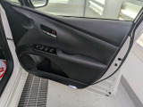 パワーウィンドウのスイッチですよ。運転席に居ながら窓を開け閉めのコントロールできます。