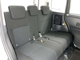 後部座席も当然、綺麗・清潔に仕上げております。内装の綺麗なお車は気持ちが良いですし、コンディションのいい車が多いです。