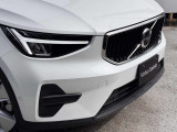 VolvoらしいトールハンマーLEDが印象的なフロントフェイス。