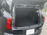 使い勝手の良いトランクスペースを確保し、荷物もしっかり収納可能。お買い物はもちろん、旅行やアウトドアなど様々なシーンで活躍する実用性の高いラゲッジルームです。