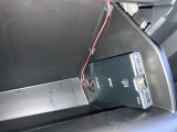 ETC車載機は助手席側のグローブボックス内部に取り付けられております。盗難防止に役立ちますし、邪魔になる事にもなりません!