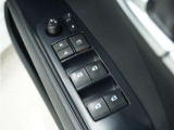 ◆パワーウィンドウスイッチ◆運転席から全席の窓の開閉操作を行うことが出来いつでも換気ができます!