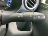操作しやすい位置に配置されたウインカーレバー。直感的に操作でき、安全運転をサポートします。オート機能も便利です。