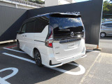 移動物が近づくと知らせてくれるMOD付きです。車の周りを歩いている人や自転車など動いているものを検知してディスプレイへの表示とブザーでドライバーに注意を促します。