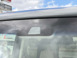 【ホンダセンシング】走行中に前方の車両等を認識し、衝突しそうな時は警報とブレーキで衝突回避と被害軽減をアシスト。より安全にドライブをお楽しみいただけます。