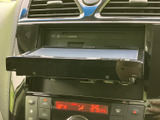 鮮明な映像で、快適な視聴環境を提供します。停車時に動画を楽しんだり、ナビの情報を確認するのに便利です。