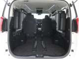 【トランクルーム】荷室の広さも十分です!シートアレンジでシートを畳めば長い荷物だって積めますね。シートアレンジの操作方法など、お気軽にご相談下さい。