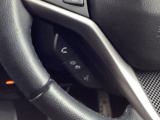 ステアリングのスイッチで通話操作が可能。手を離さずに使えるので安心して運転できます。
