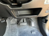 運転席アンダーポケットです