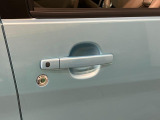品質へのこだわり!フロアマットやシートなど車内をキレイに清掃し、ニオイや汚れなどを徹底的にクリーニングしてもらっております。室内はピカピカです☆