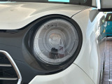 LEDヘッドライトは、点灯の瞬間から最大光量を発揮し、突然暗くなるトンネルなどでの安定感を高めます。