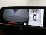 車両を上から見たような映像をディスプレイオーディオ画面に表示するパノラミックビューモニター(床下透過表示機能付)搭載。運転席からの目視だけでは見にくい、車両周辺の状況をリアルタイムで確認できます。