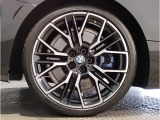 【BMWアロイホイル】軽量かつ強度に拘ったアロイホイル。走行性能ポテンシャルを引き出す設計。車の足元を引き締めてくれる大きなポイントはアロイホイルです。